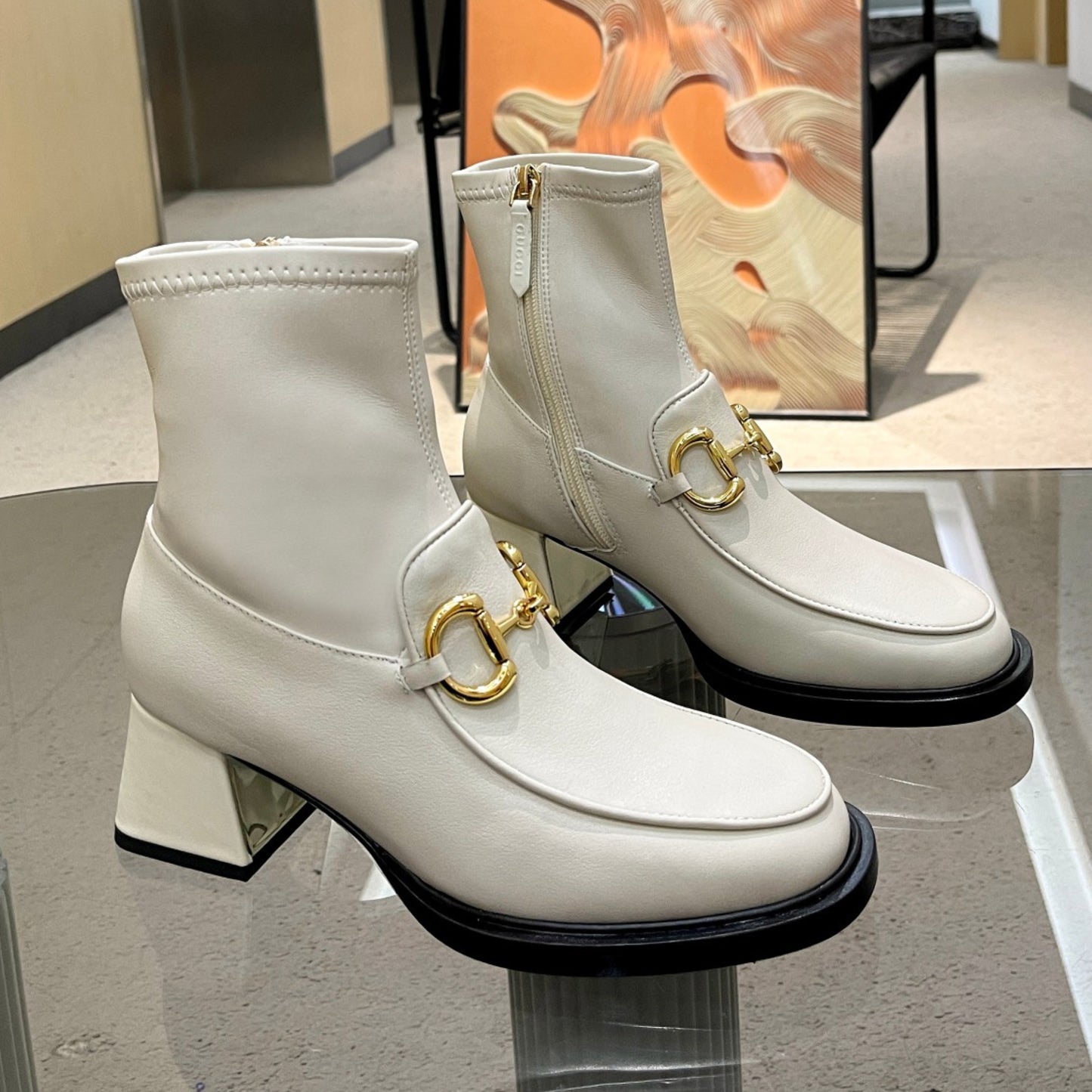 Bota GG com detalhe horsebit e salto 55mm branco