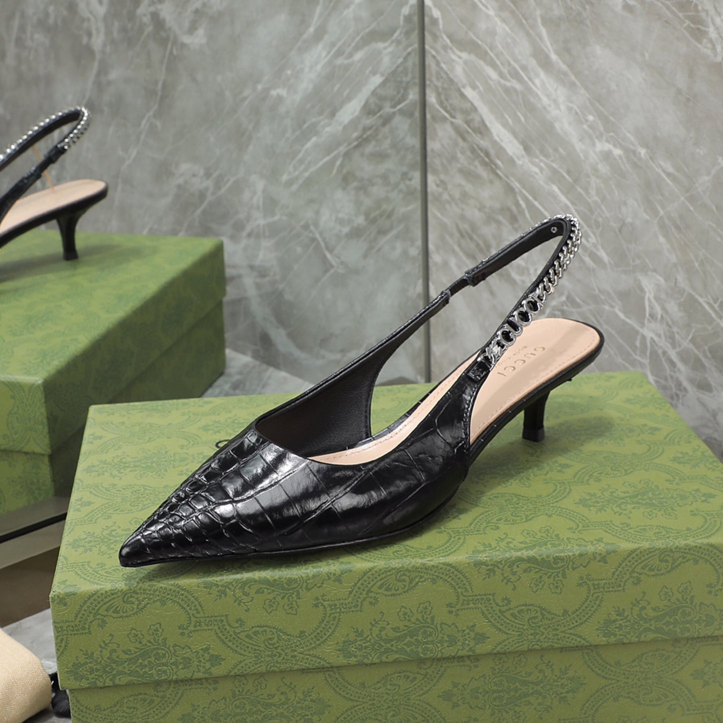 Scarpin GG Signoria Couro Preto com salto 45mm