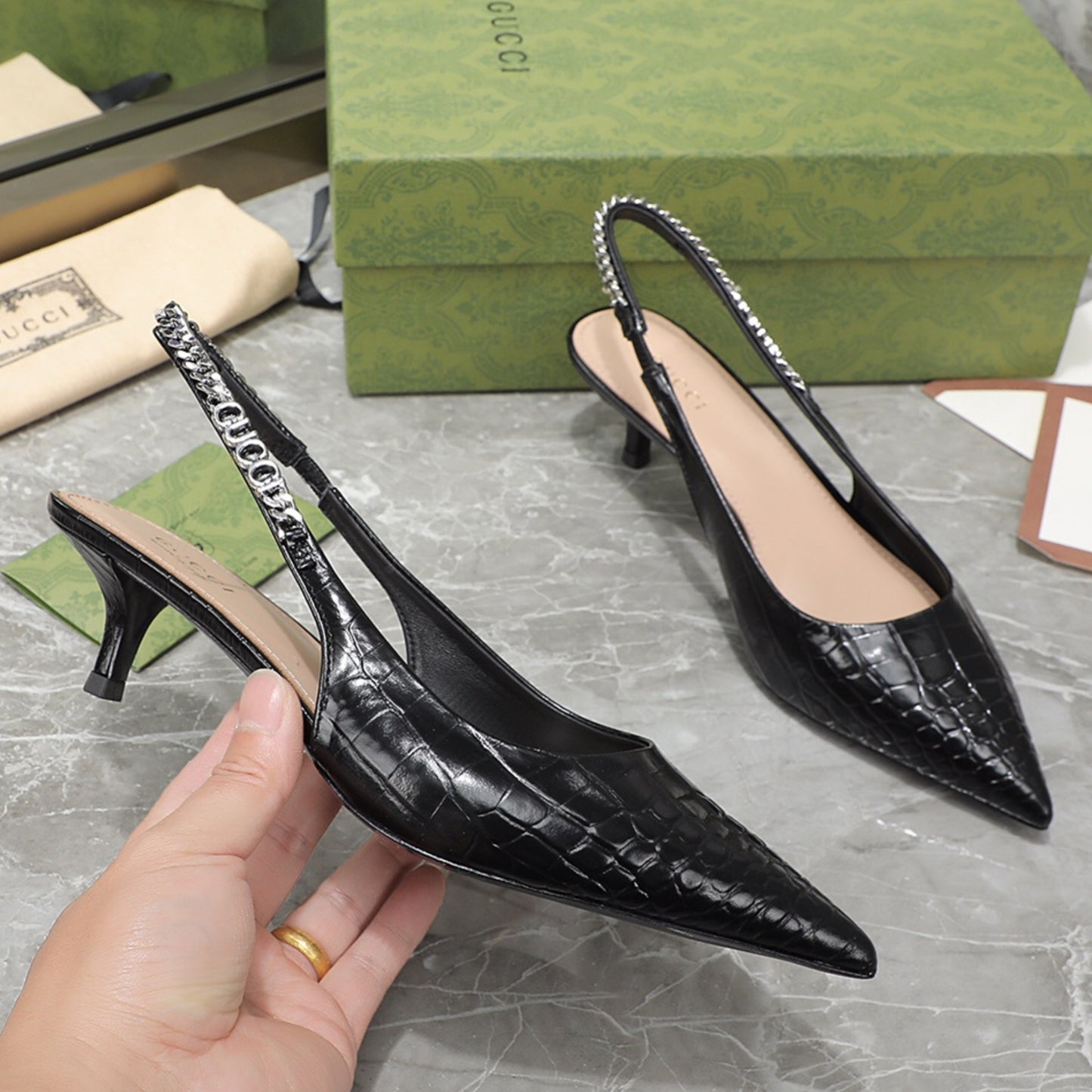 Scarpin GG Signoria Couro Preto com salto 45mm