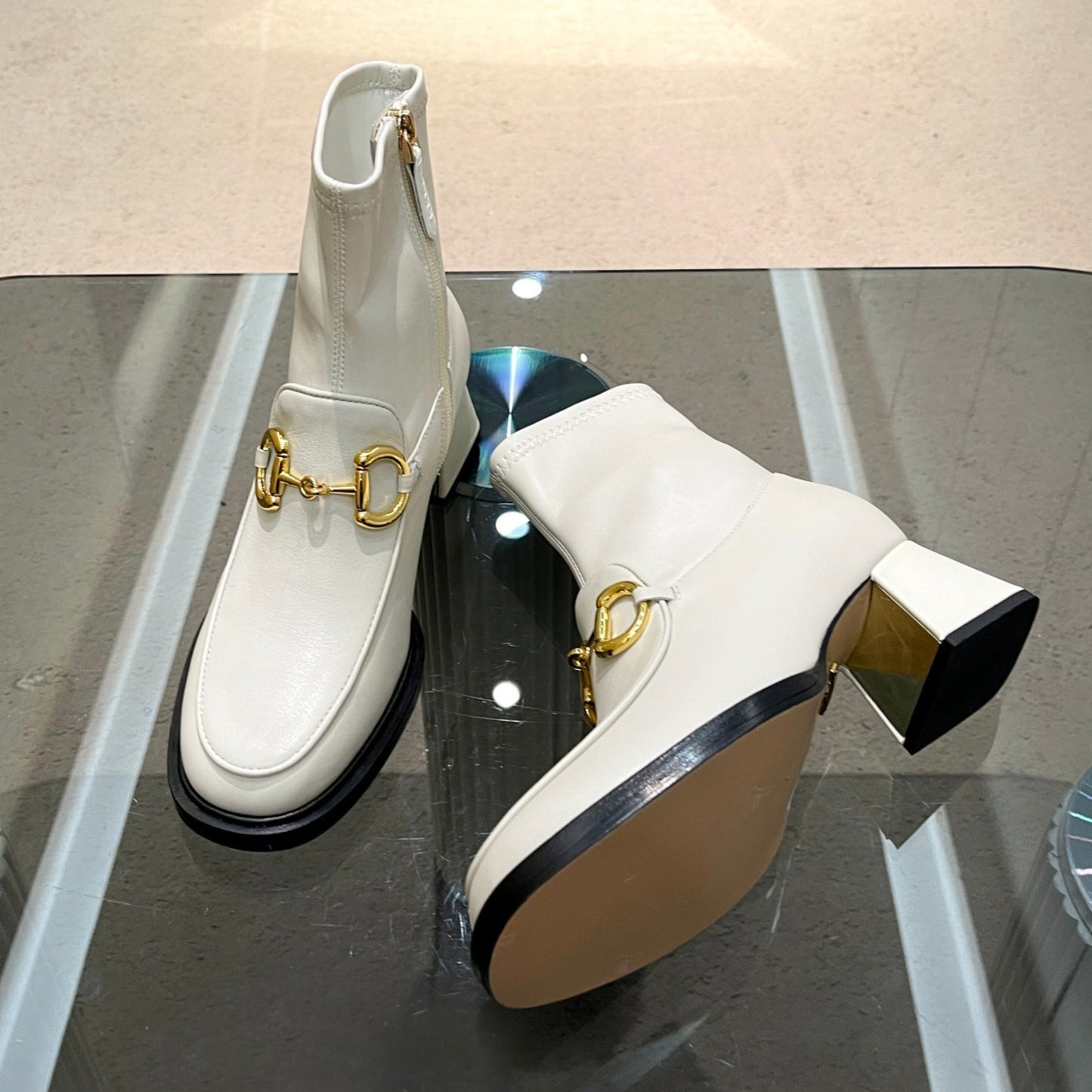 Bota GG com detalhe horsebit e salto 55mm branco