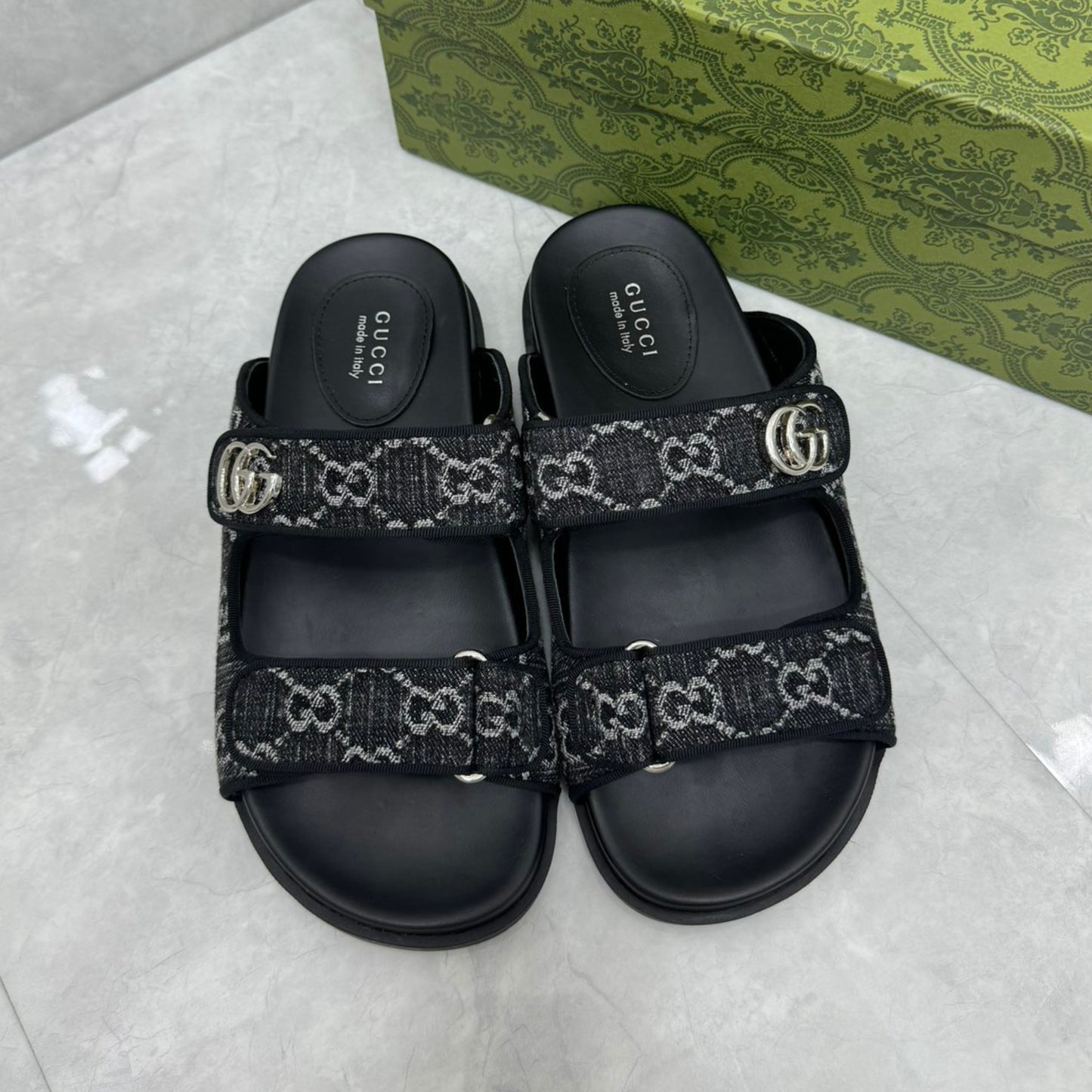 Sandália GG Slider com Double com preto detalhes cinza