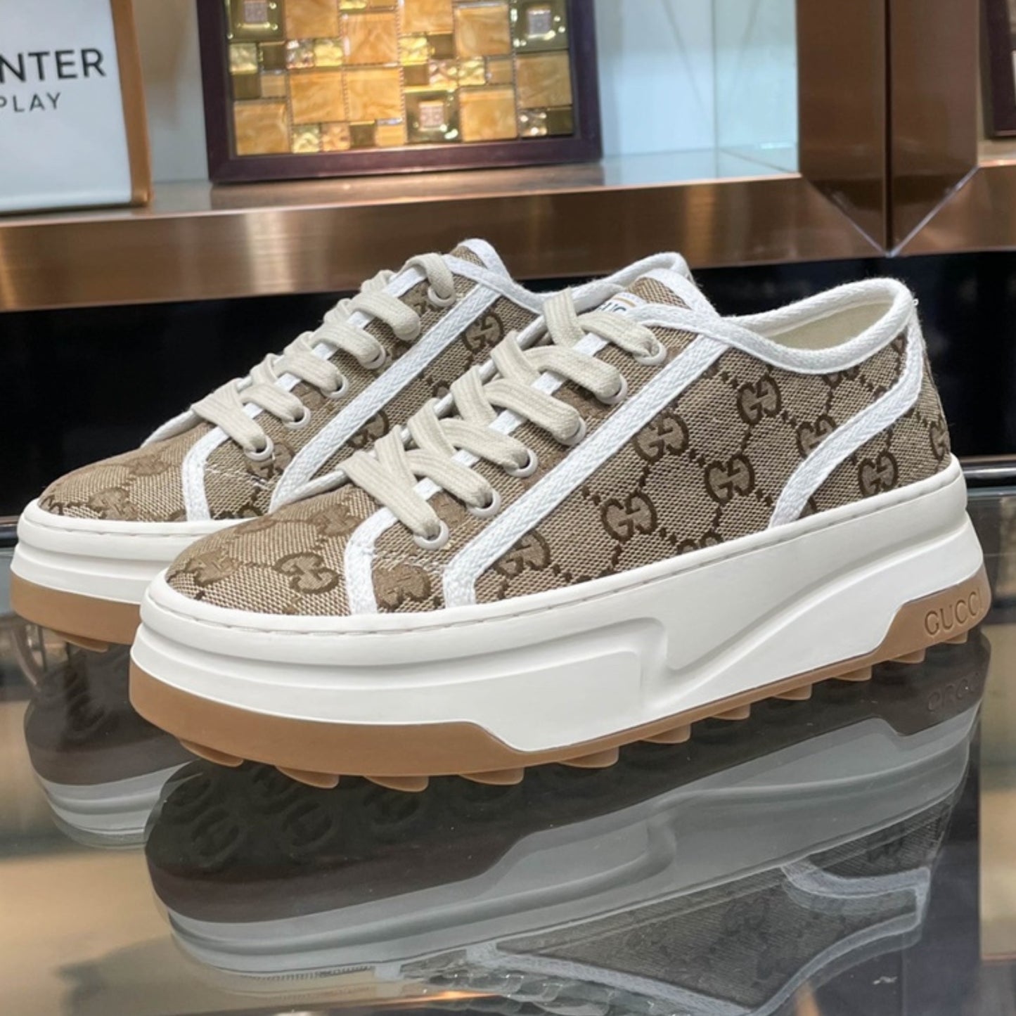 Tênis Sneaker GG Canvas Bege Detalhes Branco