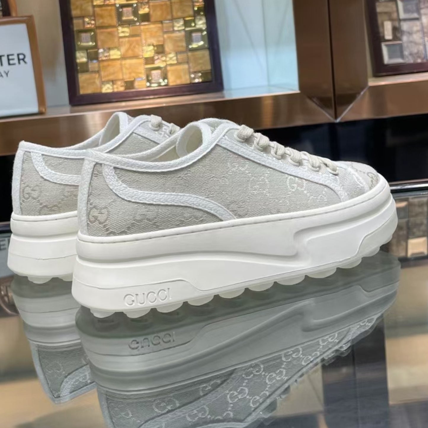 Tênis Sneaker GG Canvas Cinza Detalhes Branco