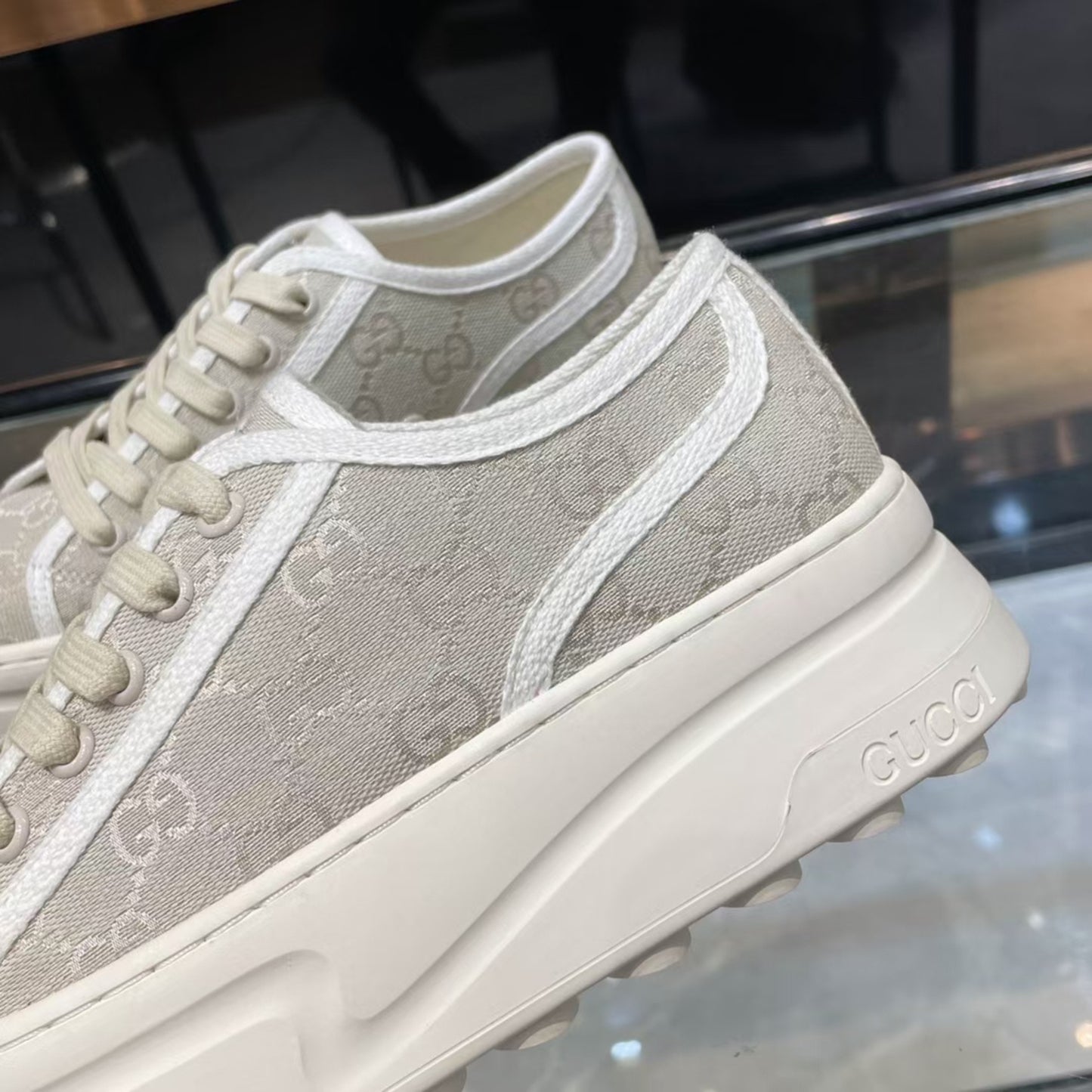 Tênis Sneaker GG Canvas Cinza Detalhes Branco
