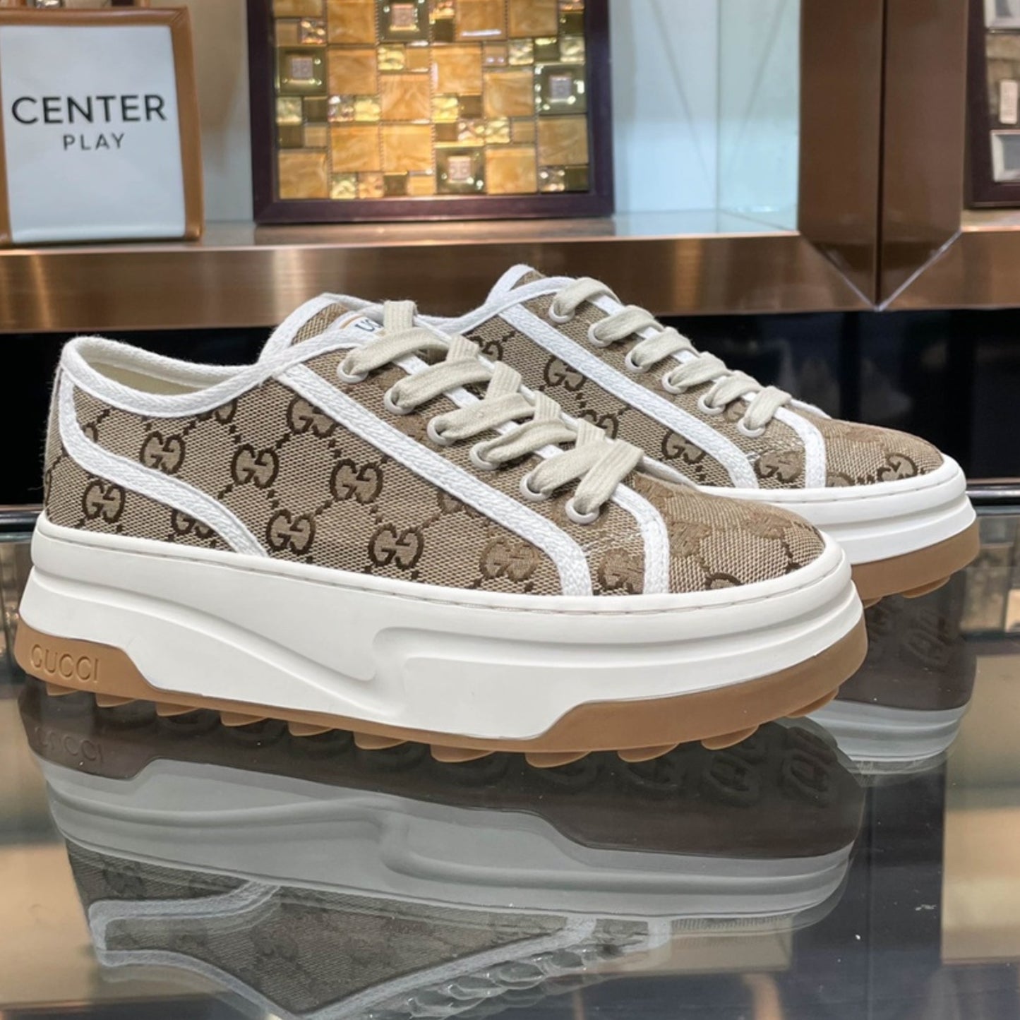 Tênis Sneaker GG Canvas Bege Detalhes Branco