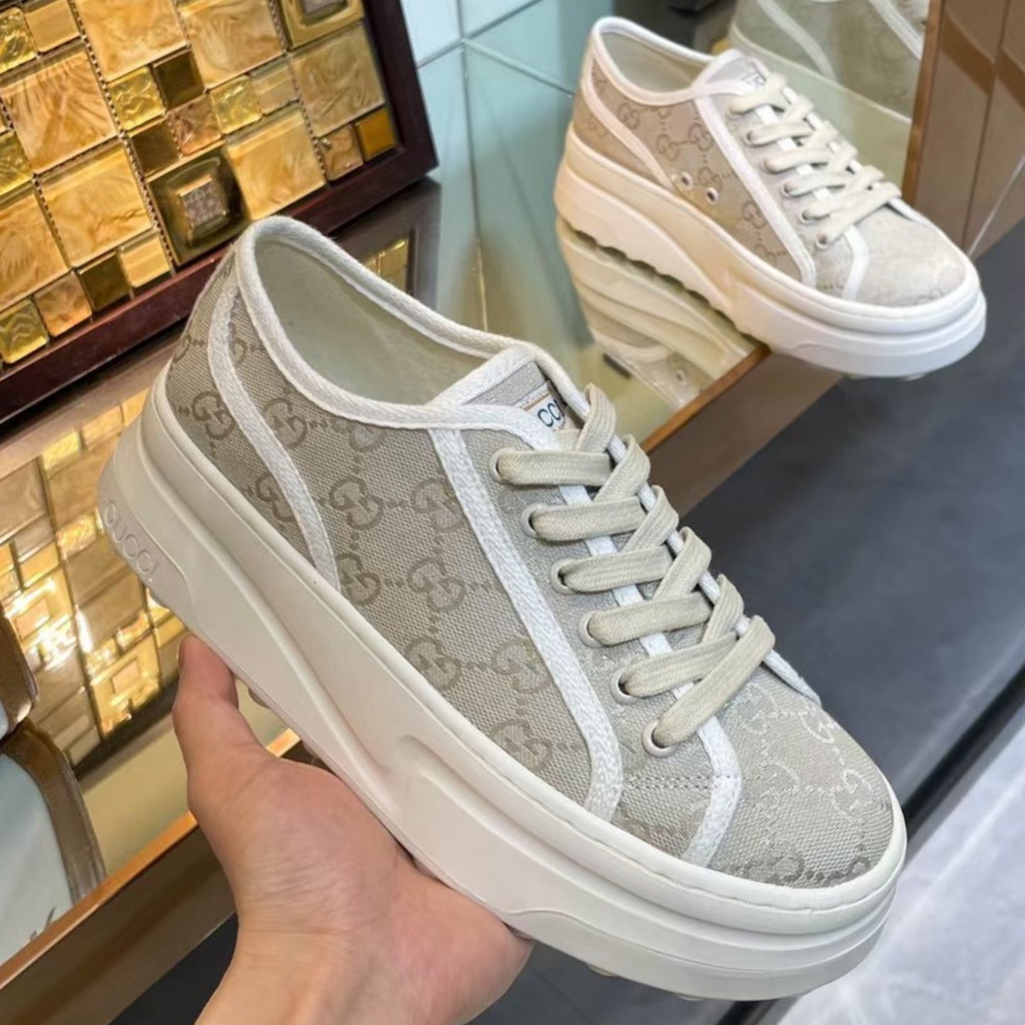 Tênis Sneaker GG Canvas Cinza Detalhes Branco