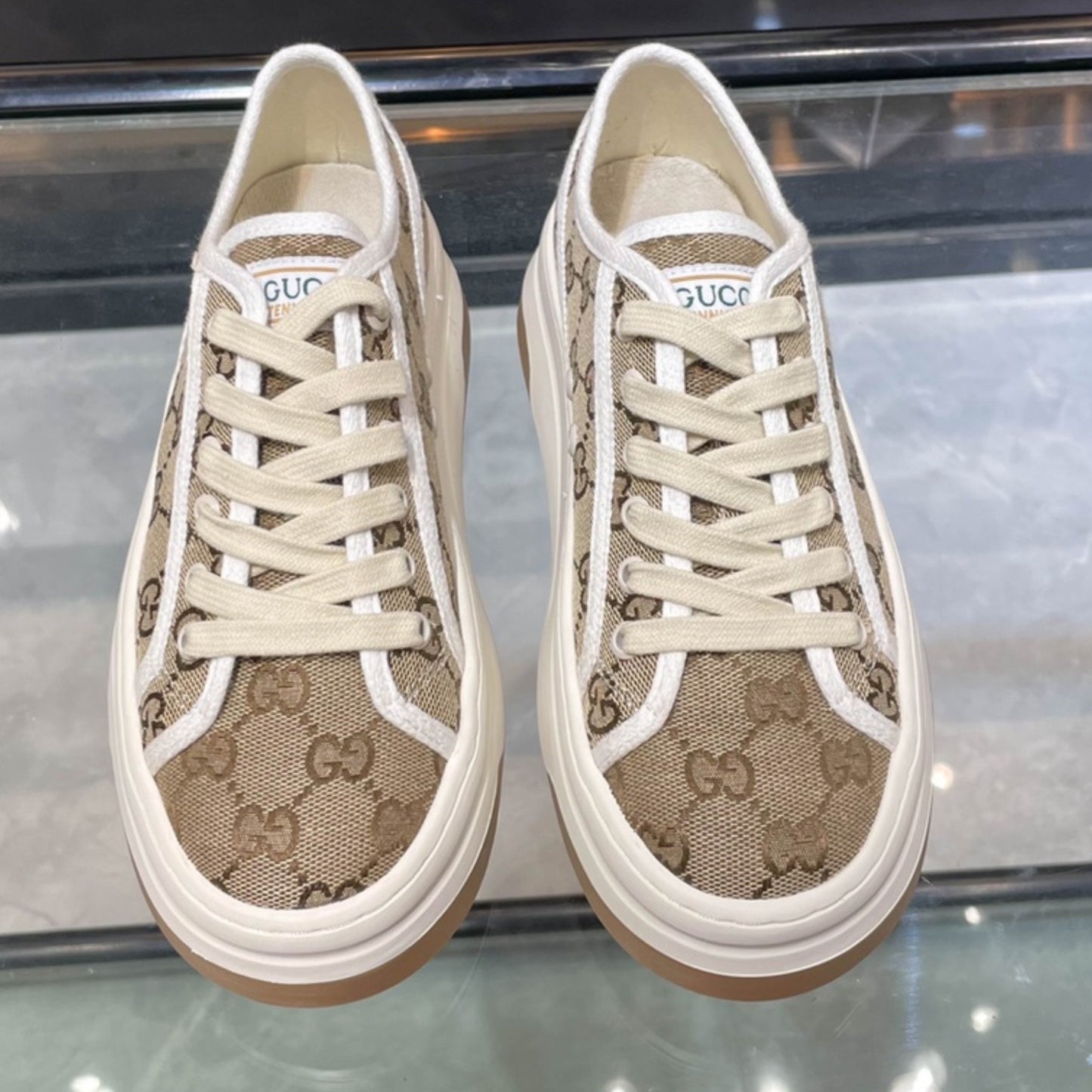 Tênis Sneaker GG Canvas Bege Detalhes Branco