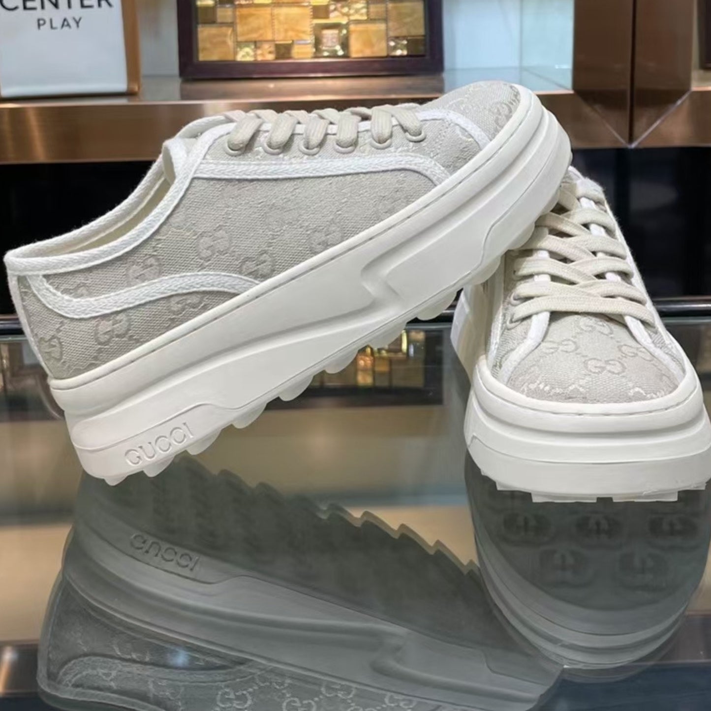 Tênis Sneaker GG Canvas Cinza Detalhes Branco