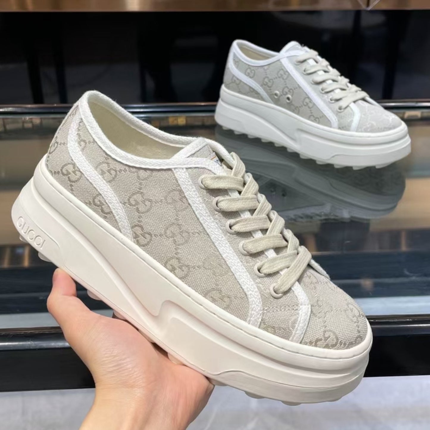 Tênis Sneaker GG Canvas Cinza Detalhes Branco