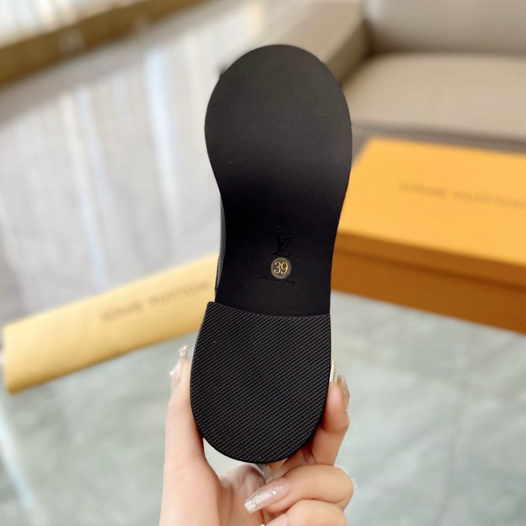 Bota LV Wonderland Preto com Logo