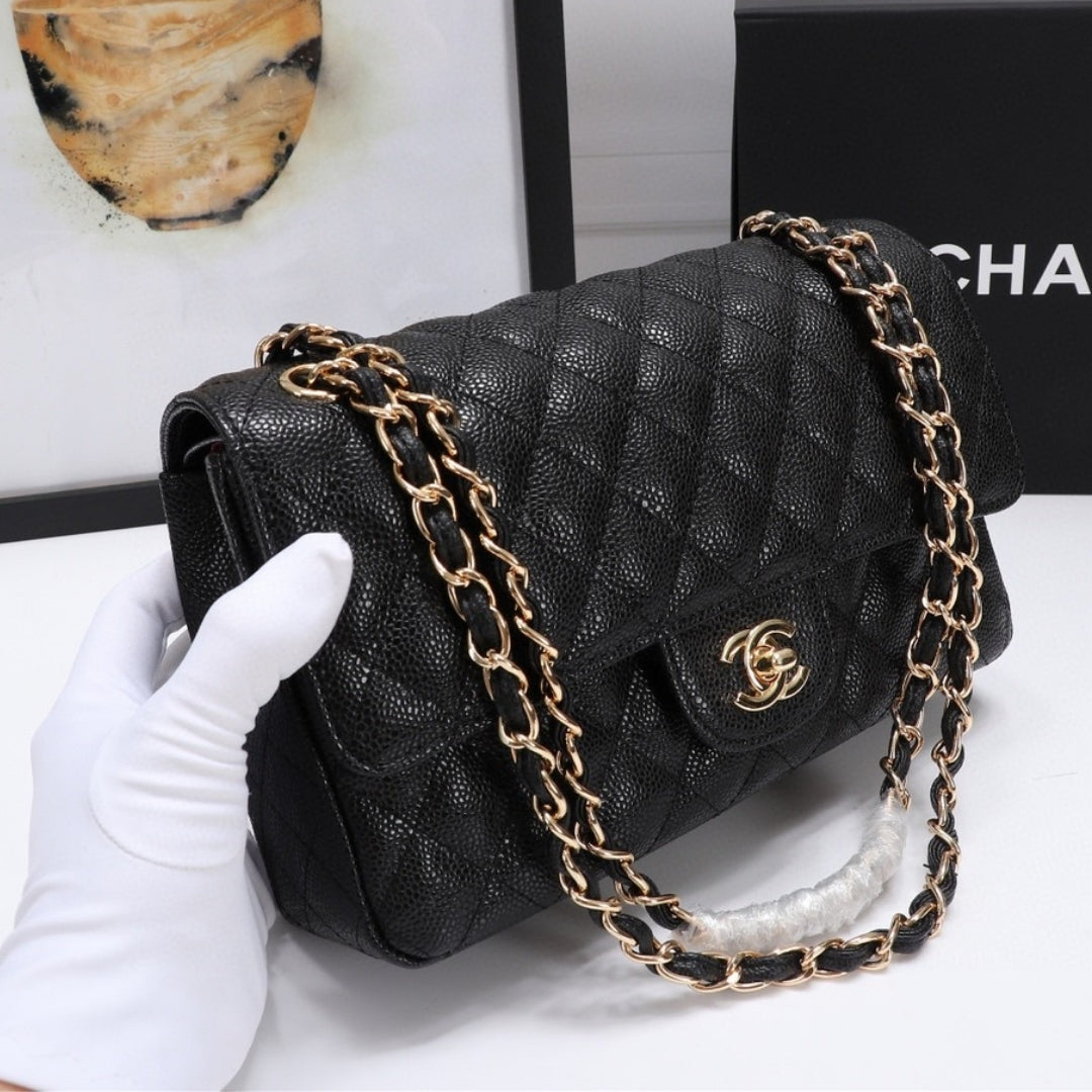 Bolsa CHN Classica detalhes Preto com Dourado 25cm
