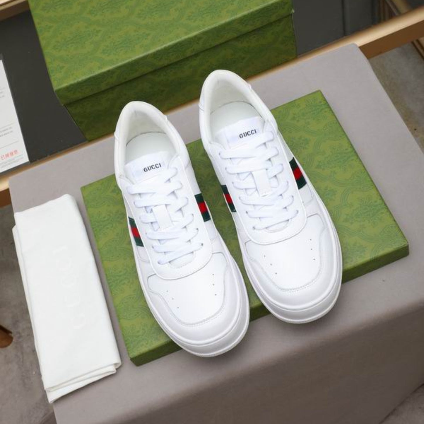 Tenis GG Com Faixa Web todo Branco