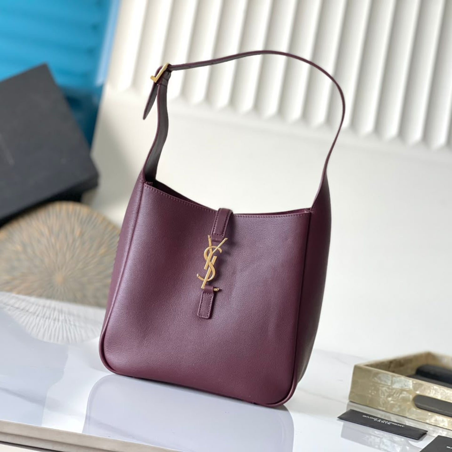 Bolsa YSL Le 5 À 7 Bordô com dourado Média 23cm