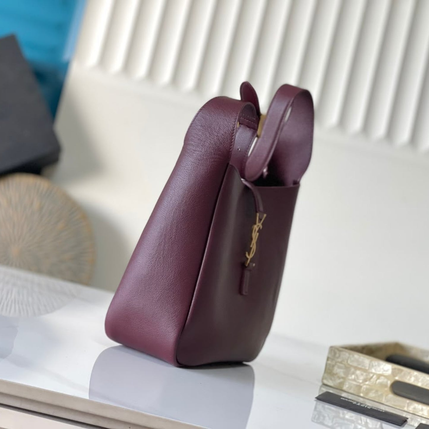 Bolsa YSL Le 5 À 7 Bordô com dourado Média 23cm
