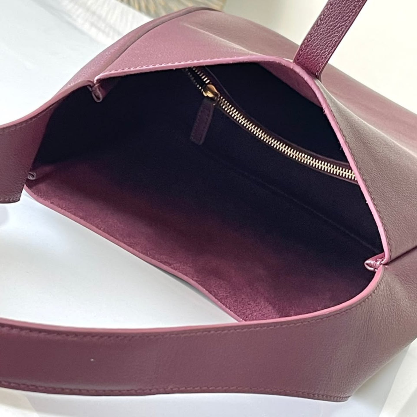 Bolsa YSL Le 5 À 7 Bordô com dourado Média 23cm