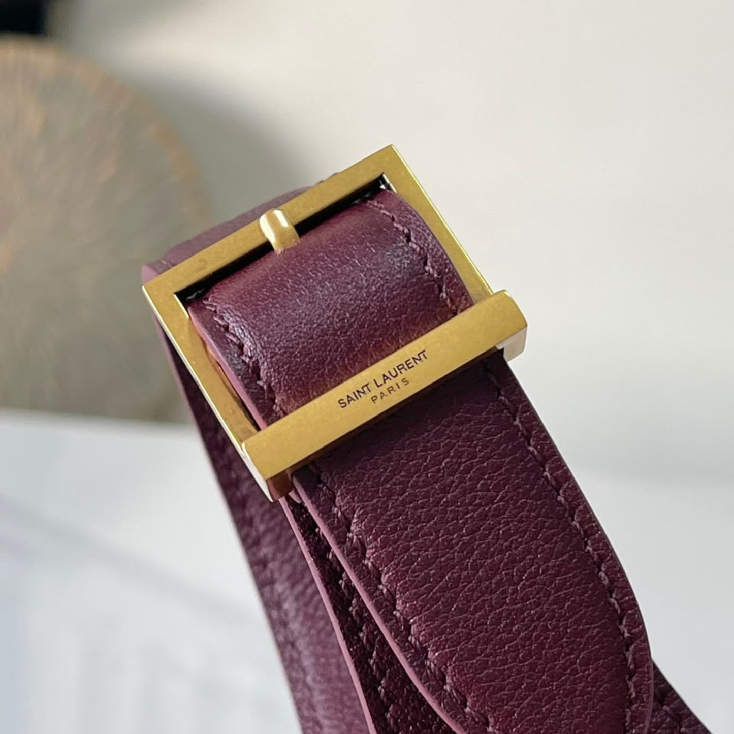 Bolsa YSL Le 5 À 7 Bordô com dourado Média 23cm