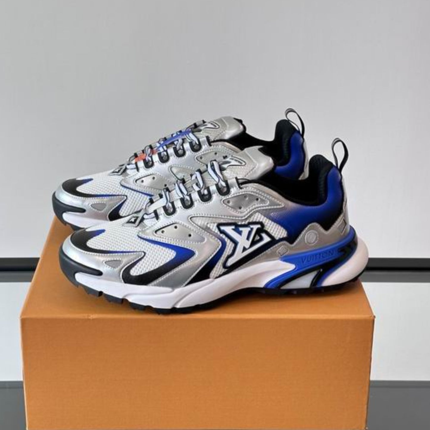 Tênis LV Runner Tatic Cinza com Azul