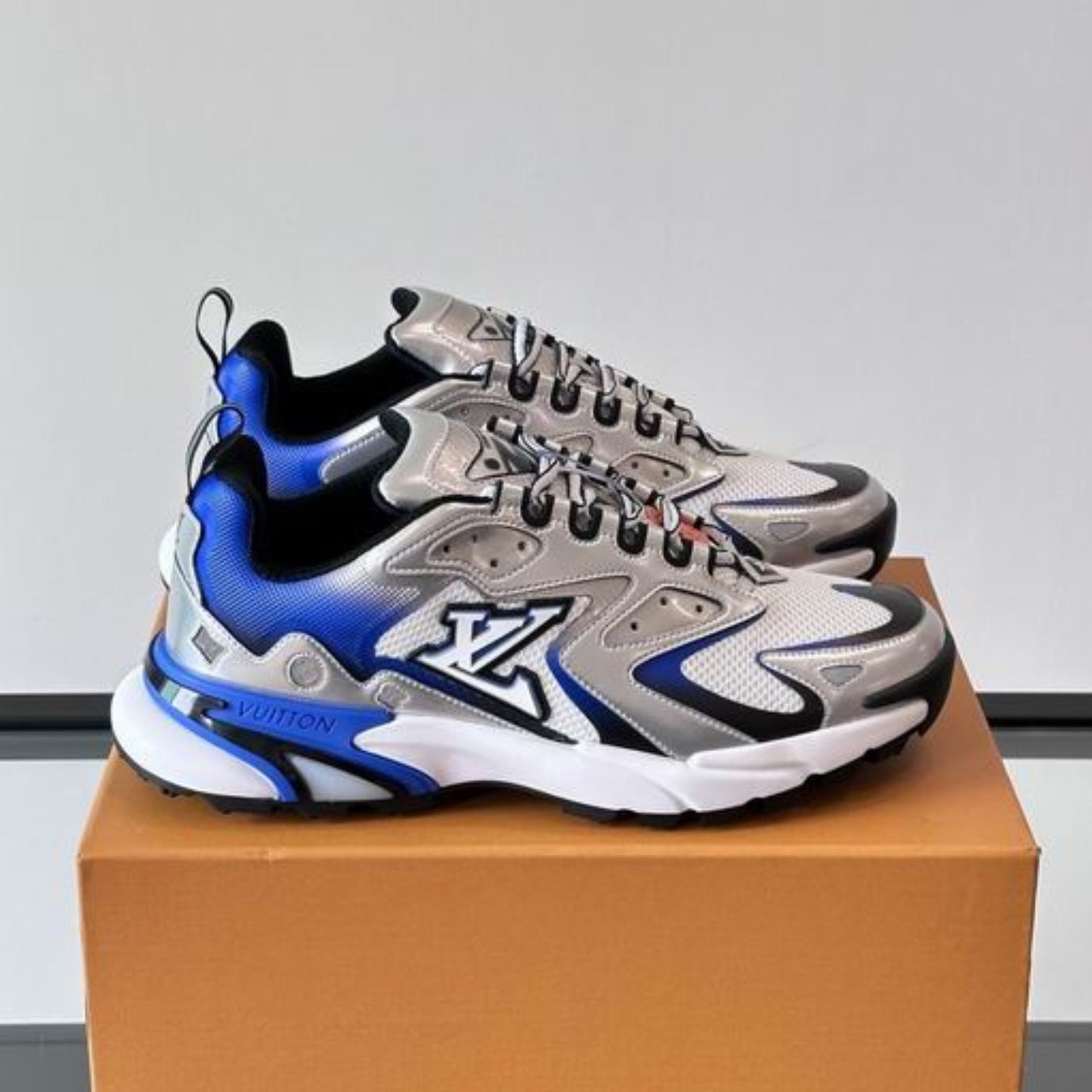Tênis LV Runner Tatic Cinza com Azul