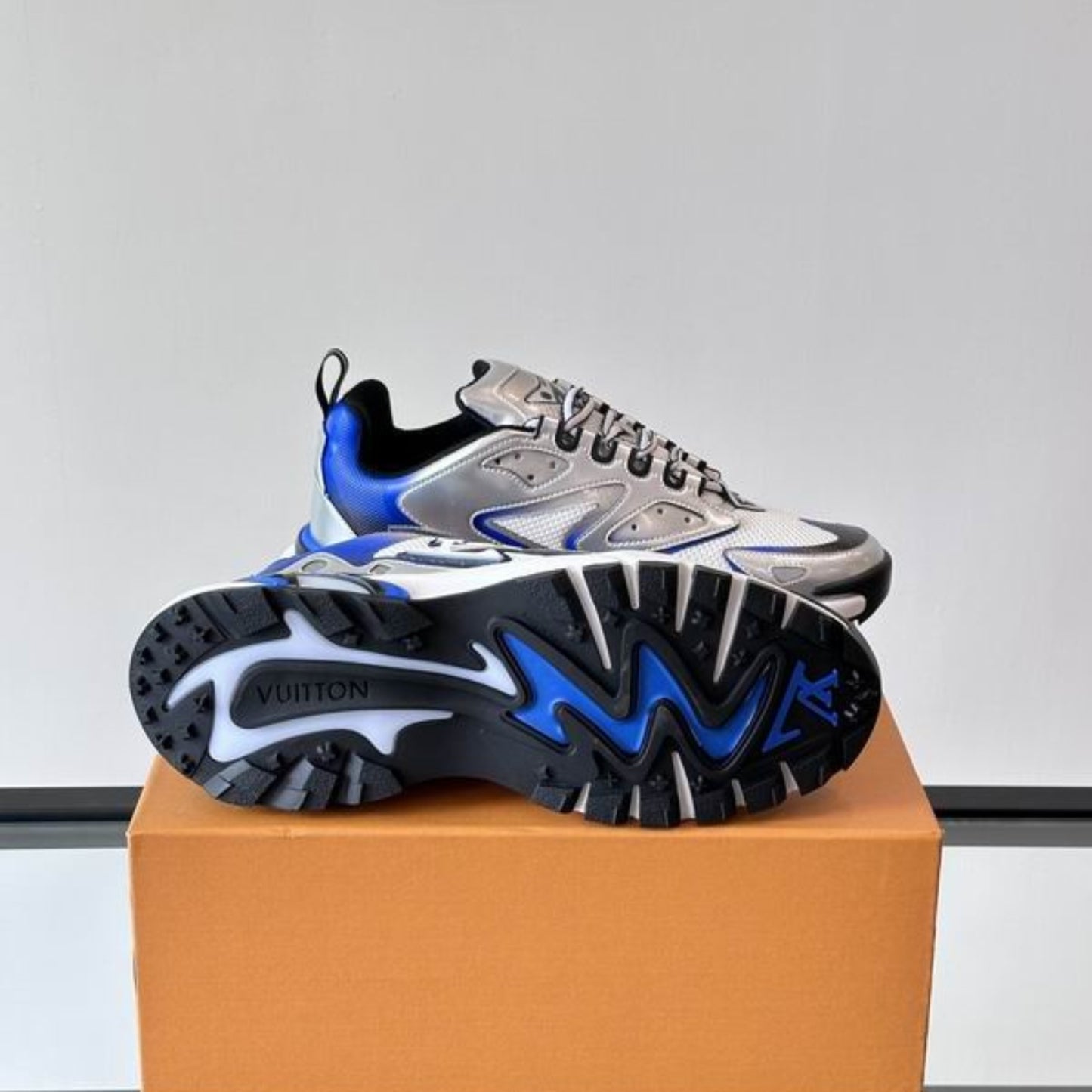 Tênis LV Runner Tatic Cinza com Azul