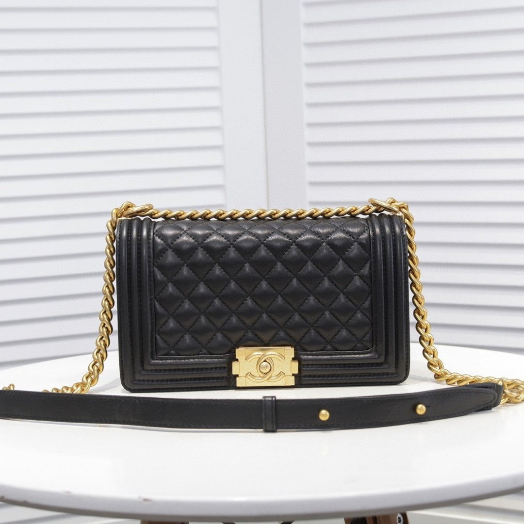 Bolsa CHN Boy Preto com Dourado 25cm
