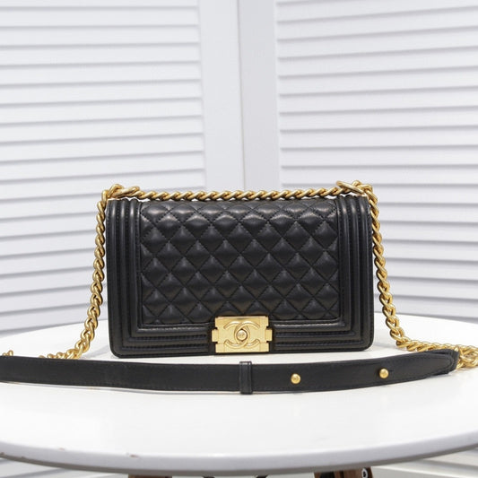 Bolsa CHN Boy Preto com Dourado 25cm