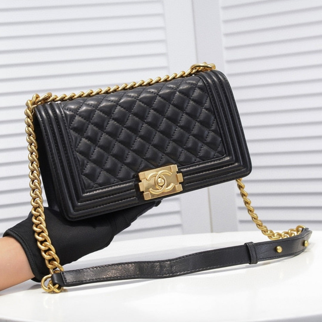 Bolsa CHN Boy Preto com Dourado 25cm