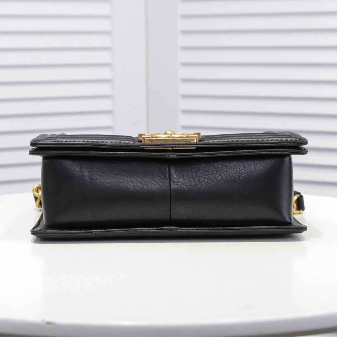 Bolsa CHN Boy Preto com Dourado 25cm