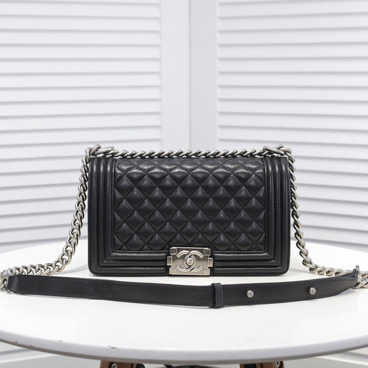 Bolsa CHN Boy Preto com Prata 25cm