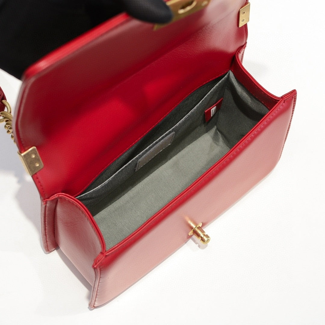 Bolsa CHN Boy Vermelho com Dourado 25cm