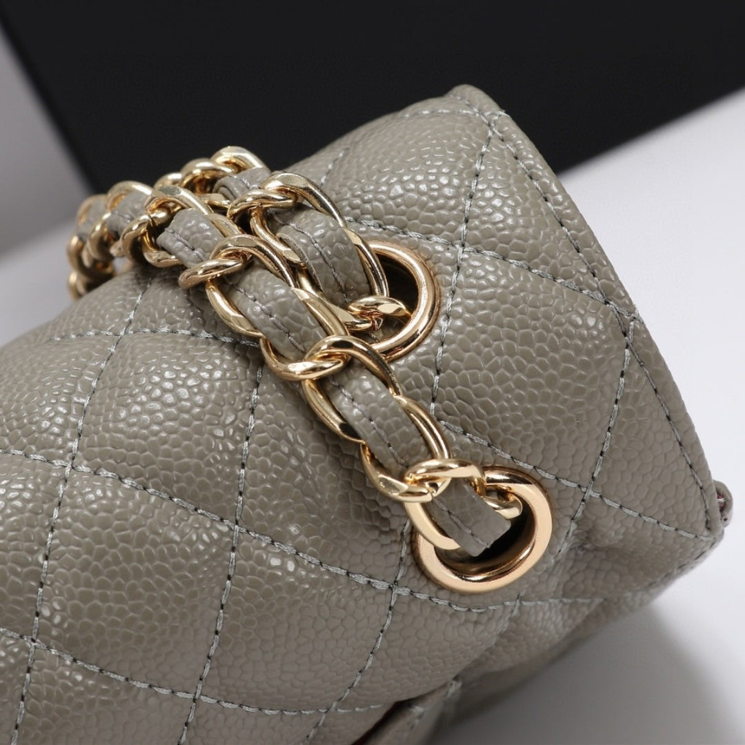 Bolsa CHN Classica detalhes Cinza militar com Dourado 25cm