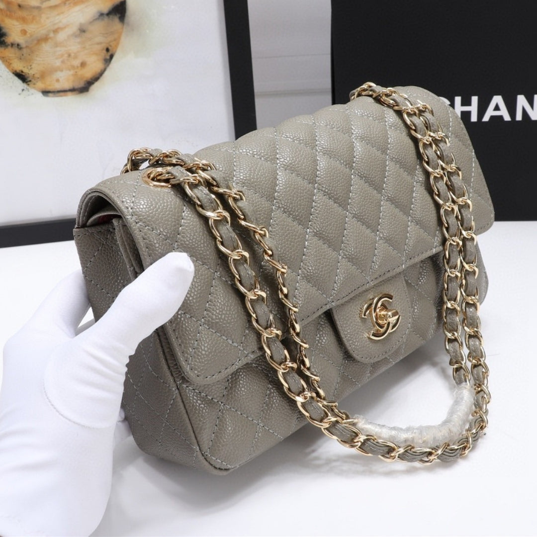 Bolsa CHN Classica detalhes Cinza militar com Dourado 25cm