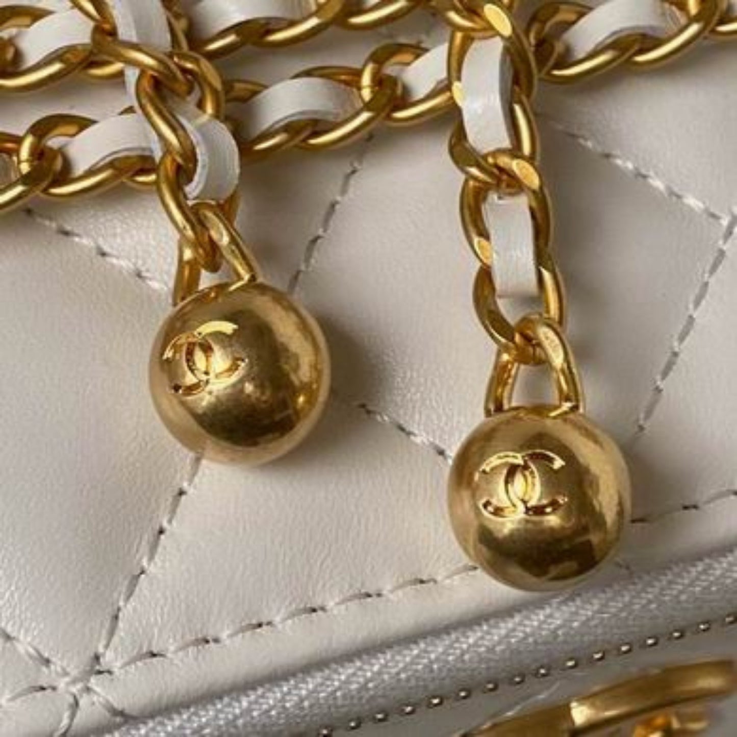 Bolsa CHN Vanity Branco 19cm