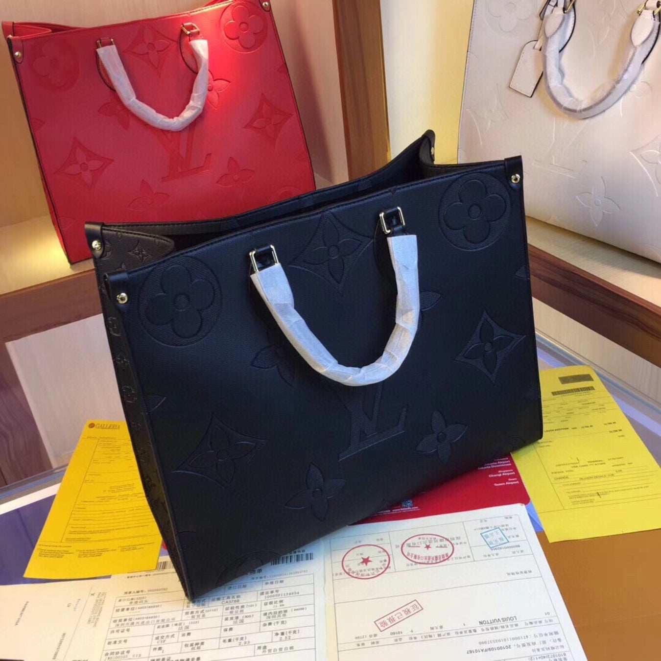 Bolsa LV On The Go Couro Preta 41cm grande