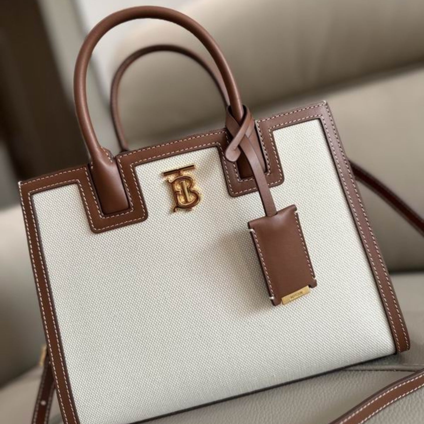 Bolsa Brbrry Frances Mini Tote Bege e Marrom 27cm