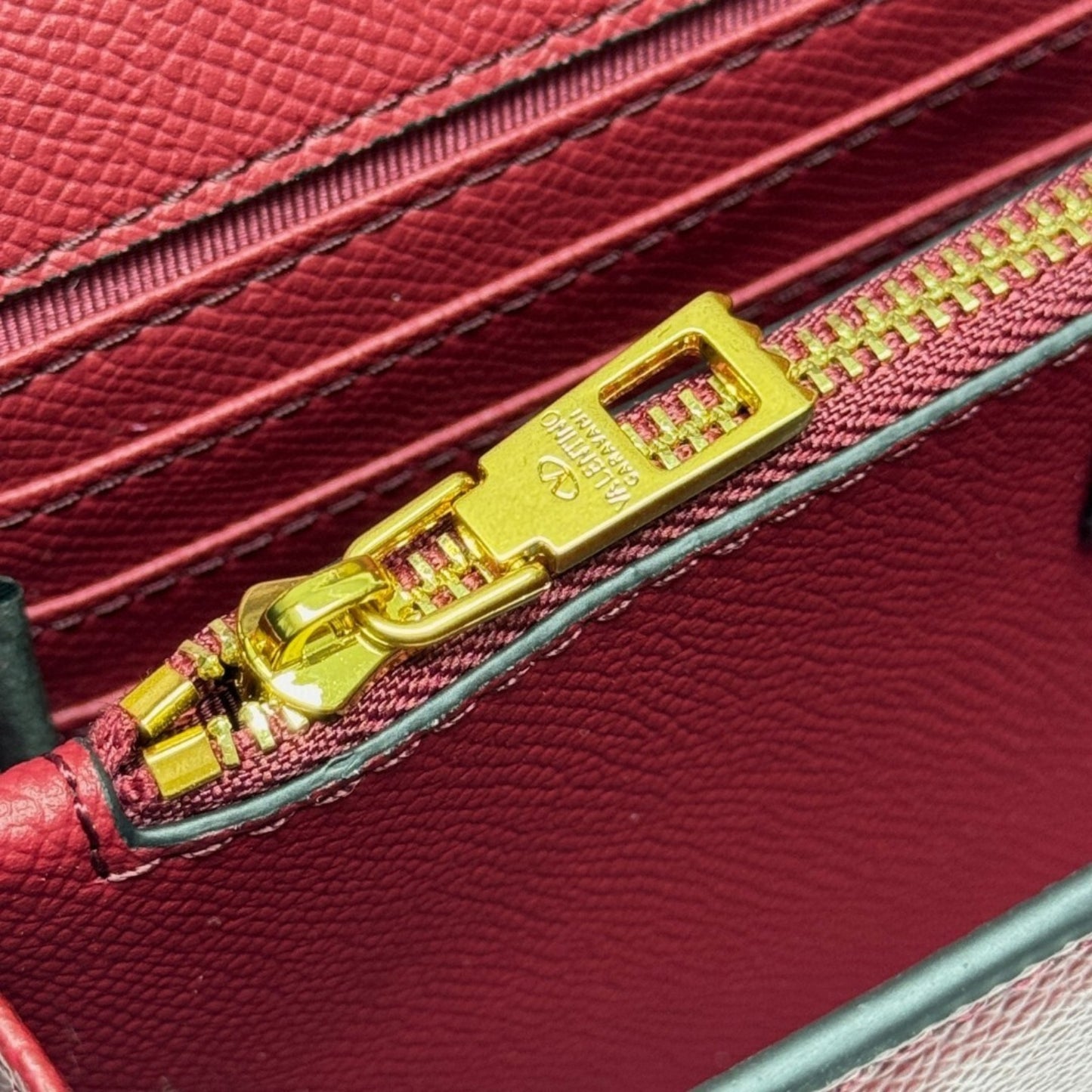 Bolsa VLTN VLogo Vermelho com dourado 22cm
