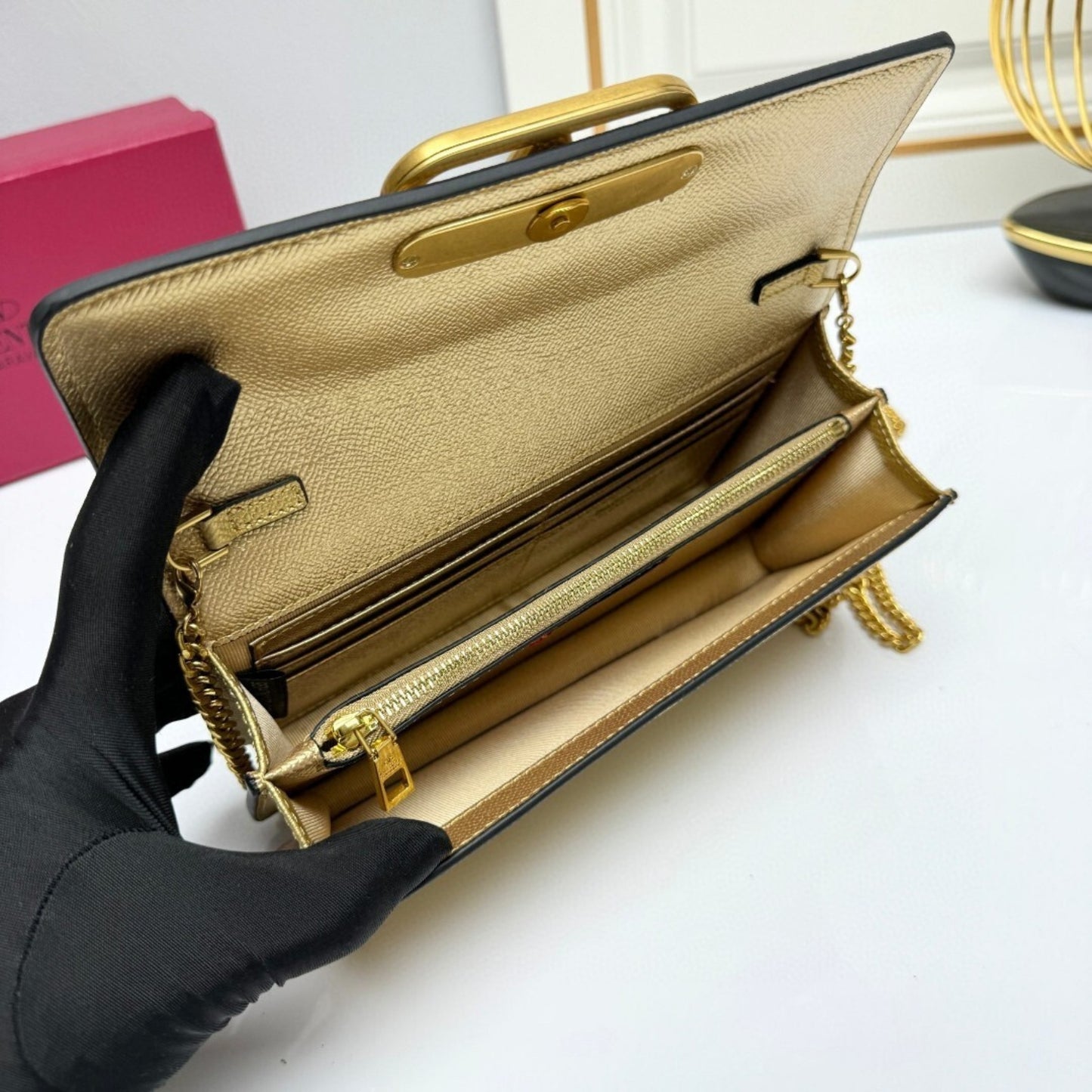 Bolsa VLTN VLogo Dourado 22cm