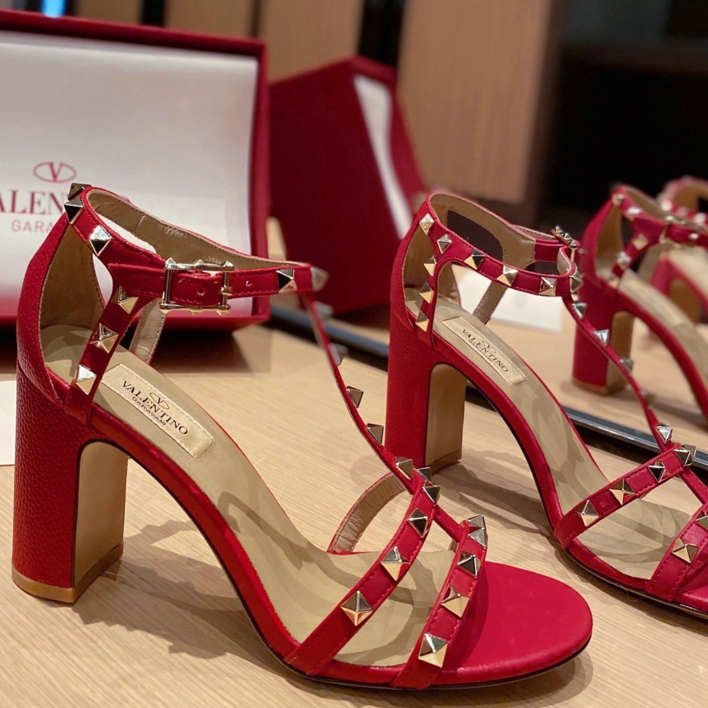 Sandália VLT Vermelho Couro com detalhes Salto 8,5cm