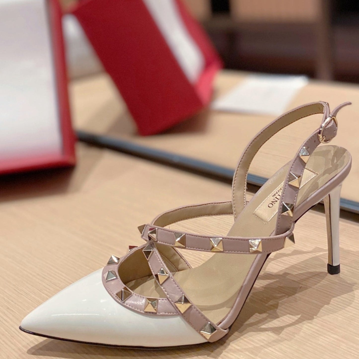 Scarpin VLT Branco Couro com detalhes Superior Salto 9cm