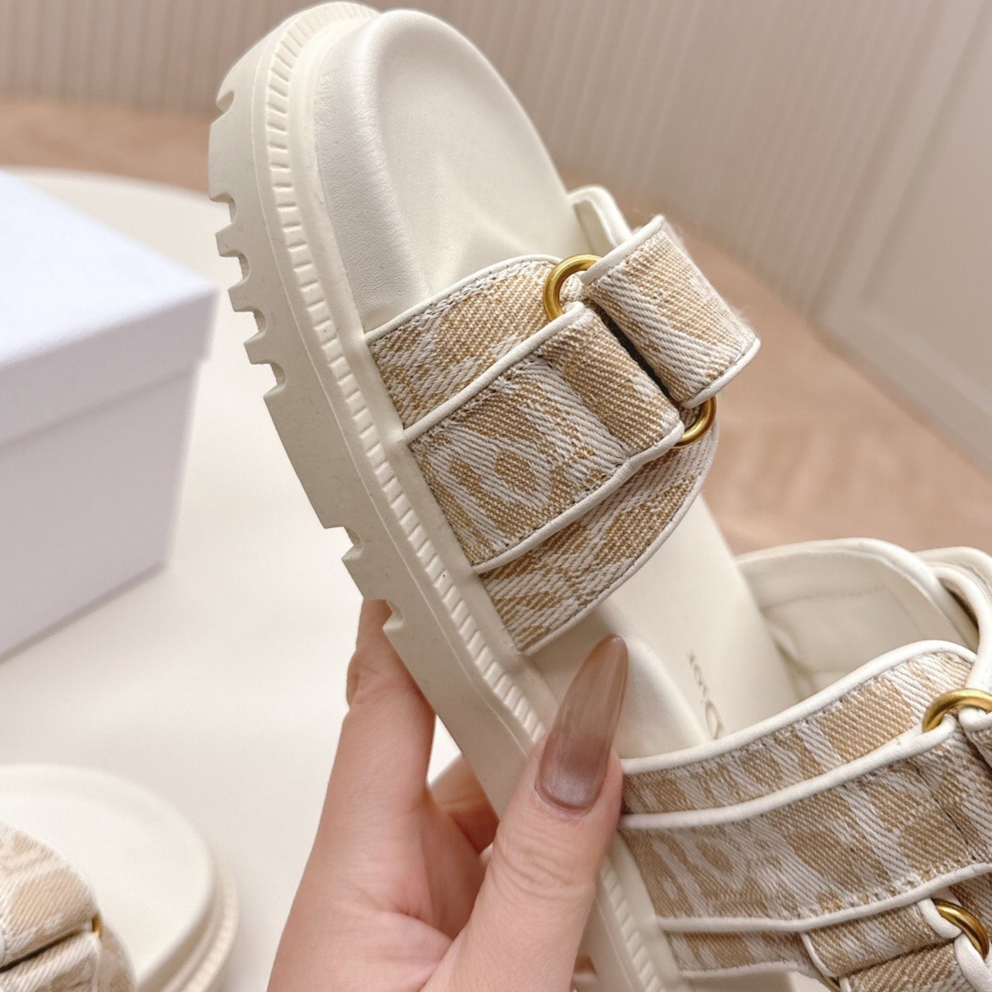Sandalia Dio Dioract Branco e Bege