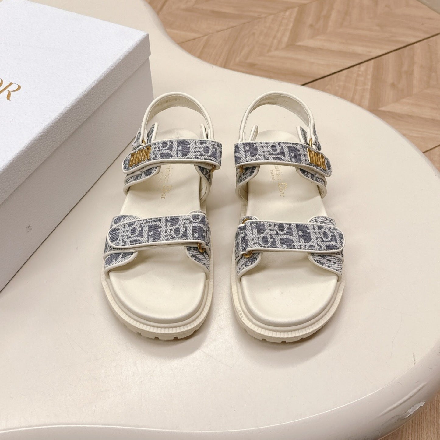 Sandalia Dio Dioract Branco e Cinza