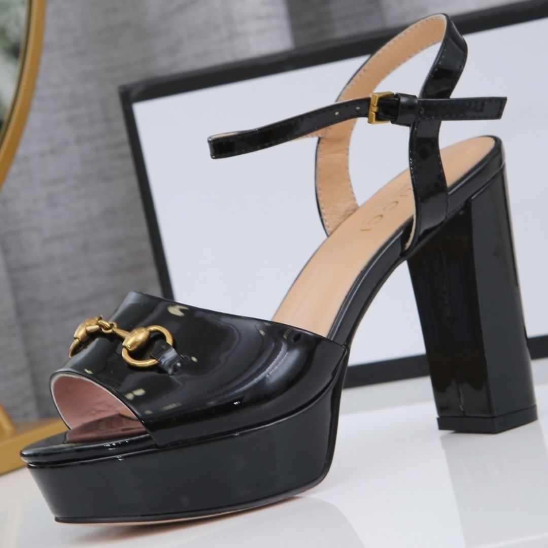 Sandália GG Plataforma preto com horsebit salto 10,5cm