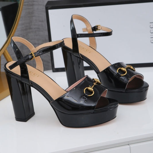 Sandália GG Plataforma preto com horsebit salto 10,5cm