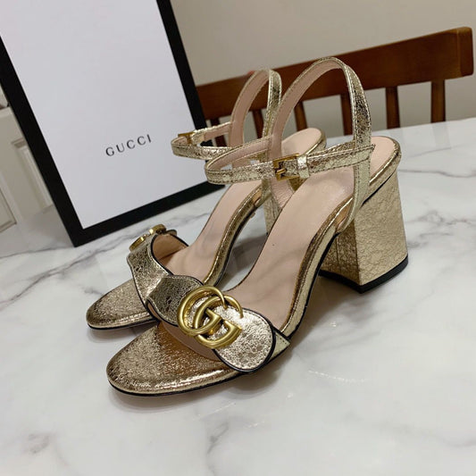 Sandalia GG Marmont Dourada salto 7cm