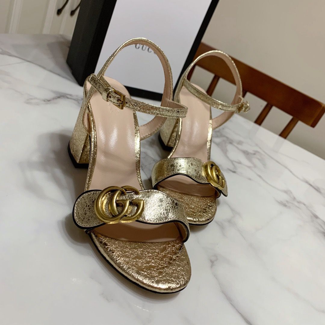 Sandalia GG Marmont Dourada salto 7cm
