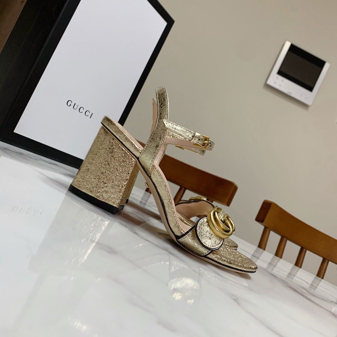 Sandalia GG Marmont Dourada salto 7cm