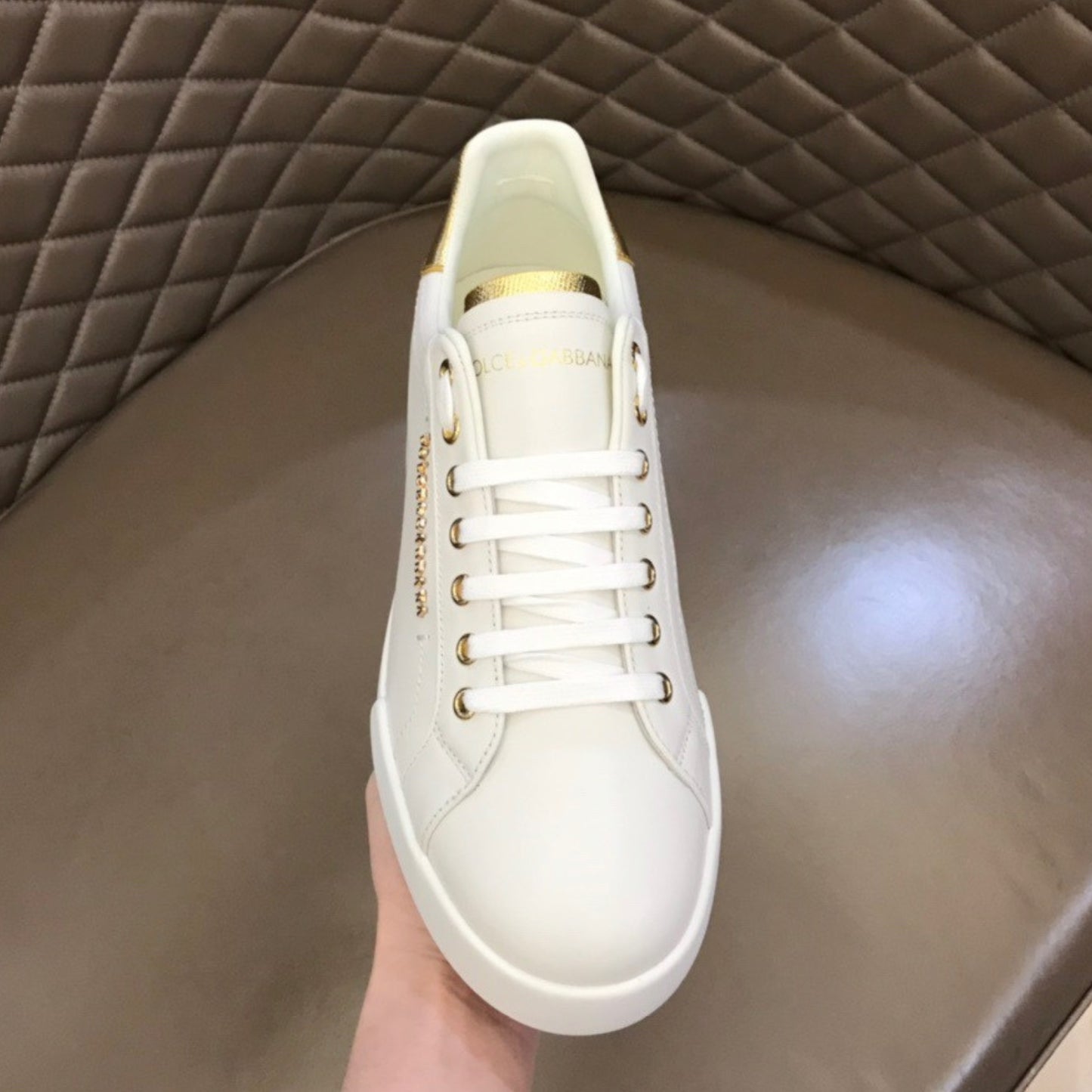 Tenis DG Portofino Couro Liso Branco com Dourado