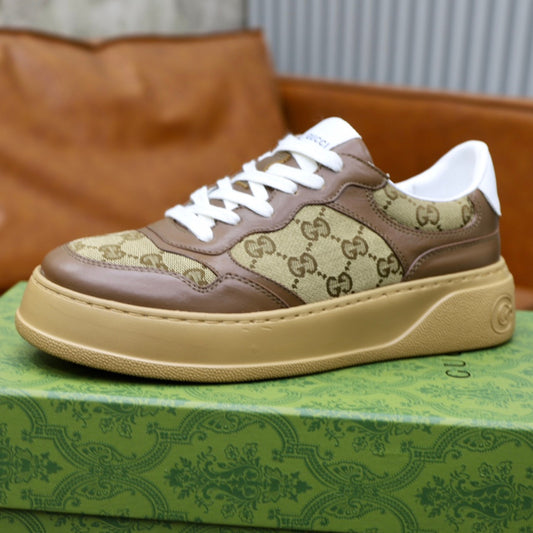Tenis GG Supreme bege e marrom