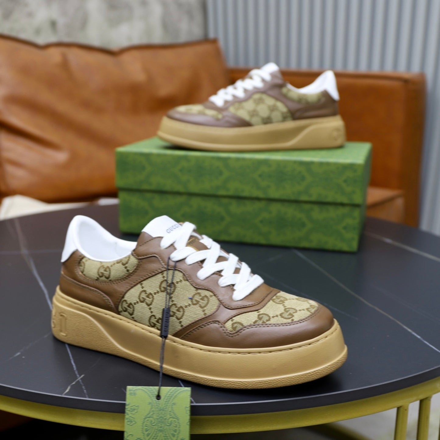 Tenis GG Supreme bege e marrom