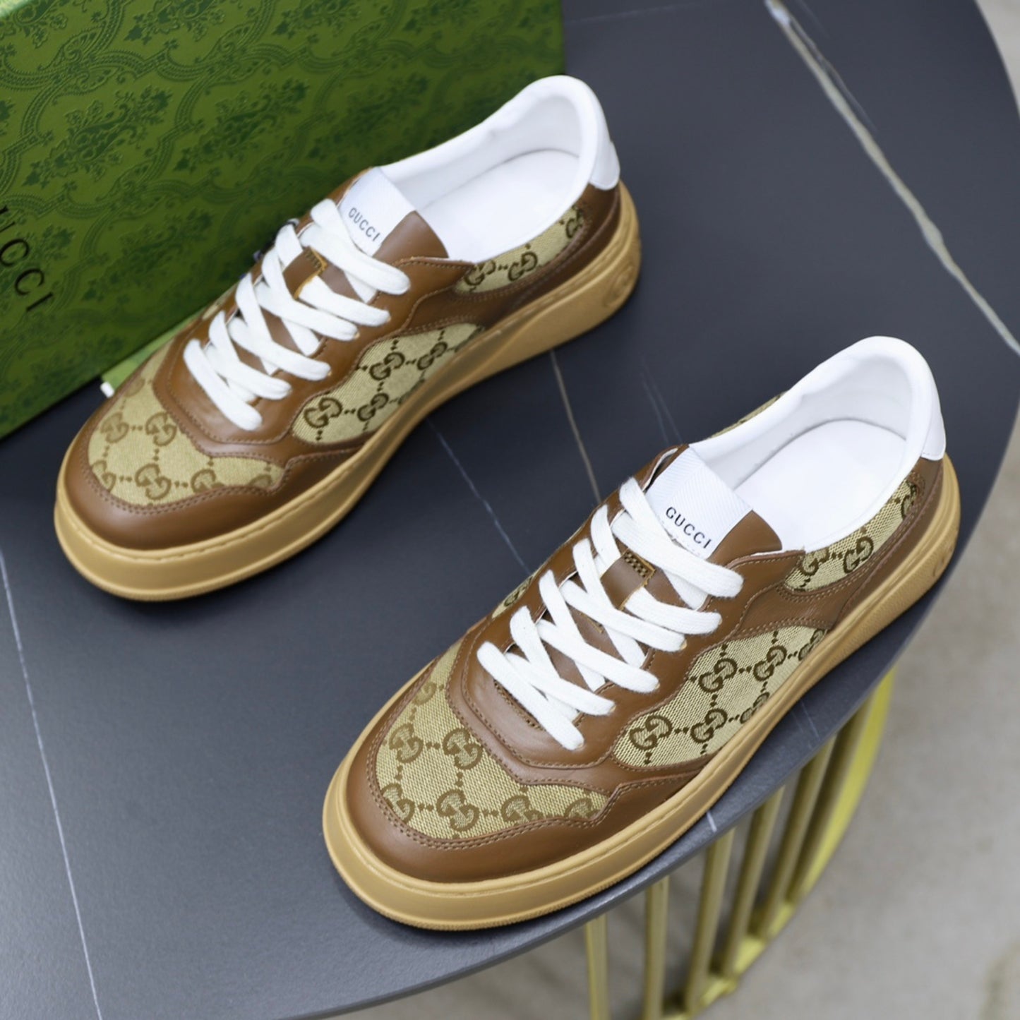 Tenis GG Supreme bege e marrom