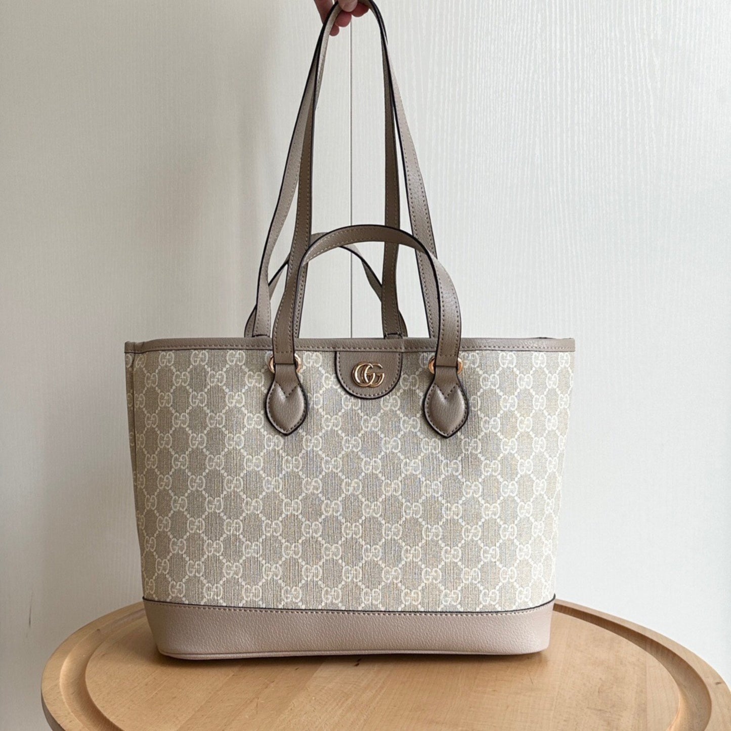 Bolsa GG Ophidia Supreme Pequena bege e branca 31cm
